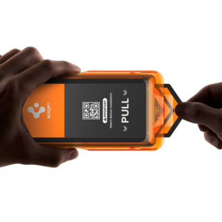 Spigen AlignMaster S Full Glue Tempered Glass (iPhone 18